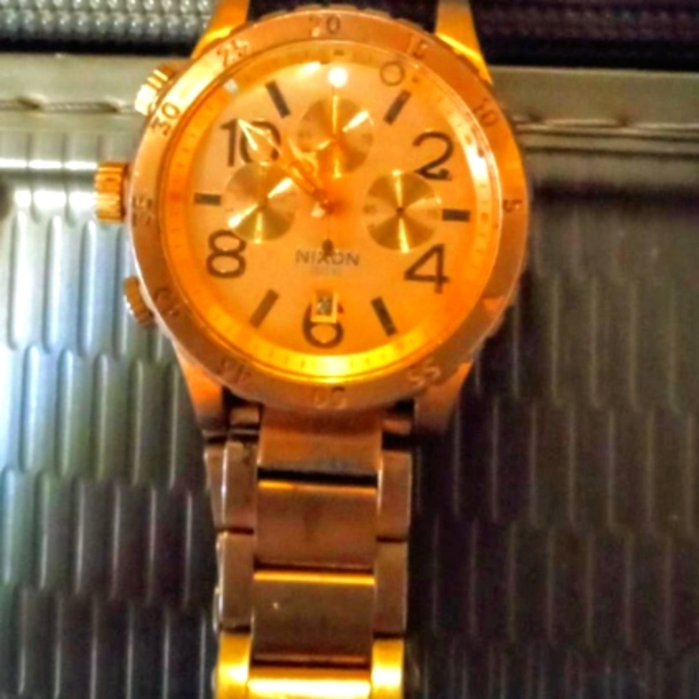 Nixon Shoot to Thrill